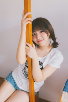 口吃的外国女孩迷上中国自学汉语
